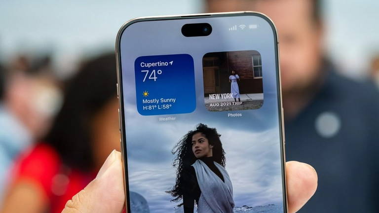 El frontal de los iPhone 18 Pro no será como se esperaba: la cámara frontal seguirá centrada