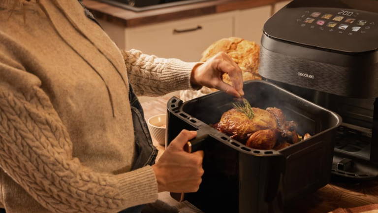 La freidora de aire que tengo en casa y no paro de usar: 6,5 litros para cocinar a lo grande y doble resistencia para una comida deliciosa