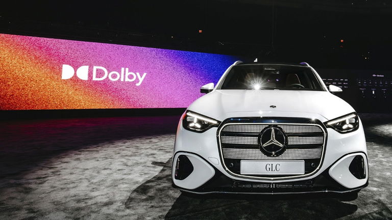 Tu Mercedes sonará mejor que tu casa: llega el soporte de Dolby Atmos a través de Apple CarPlay