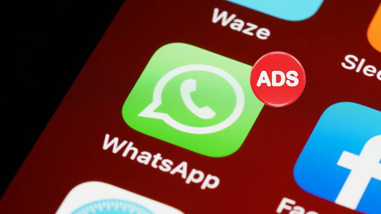 Si no quieres ver anuncios en WhatsApp, tendrás que pagar: la app revela una futura suscripción