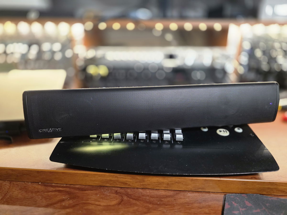 Probamos la Sound Blaster GS3: una barra de sonido que sí tiene sentido en el escritorio