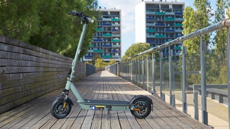 Diseño rocoso y certificación de la DGT por poco más de 350 euros: no hay muchos patinetes eléctricos baratos con estas características