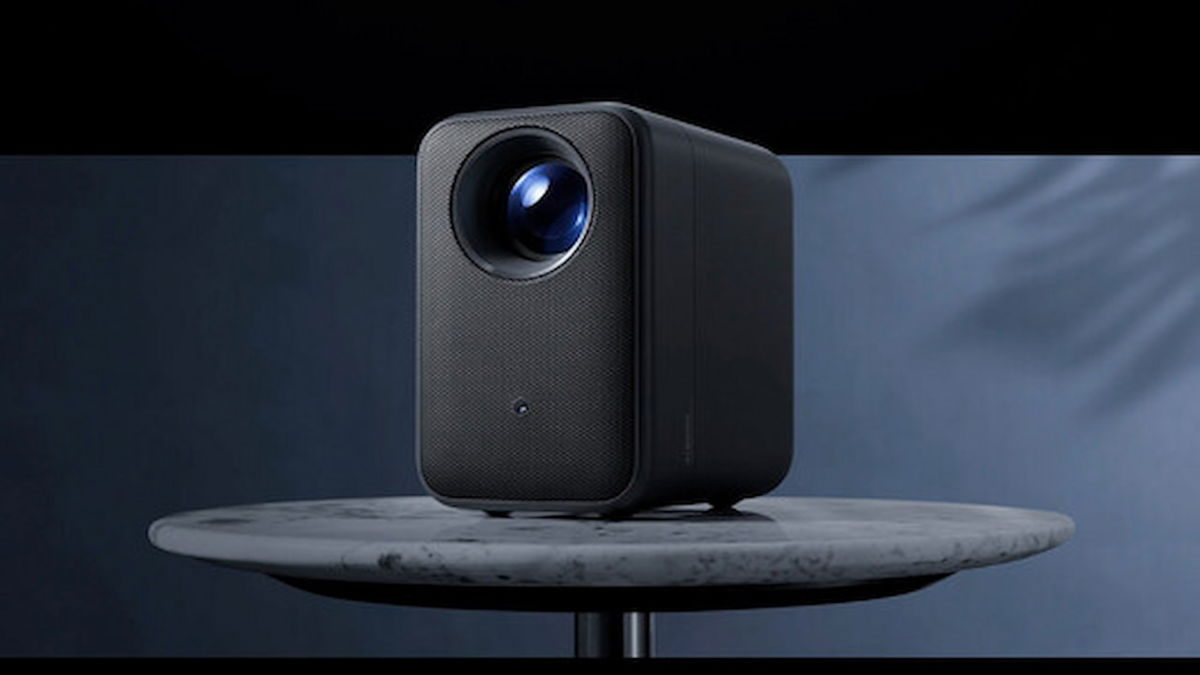 Móntate una pantalla de cine de 120 pulgadas a precio de derribo: este proyector de Xiaomi toca fondo en la tienda oficial