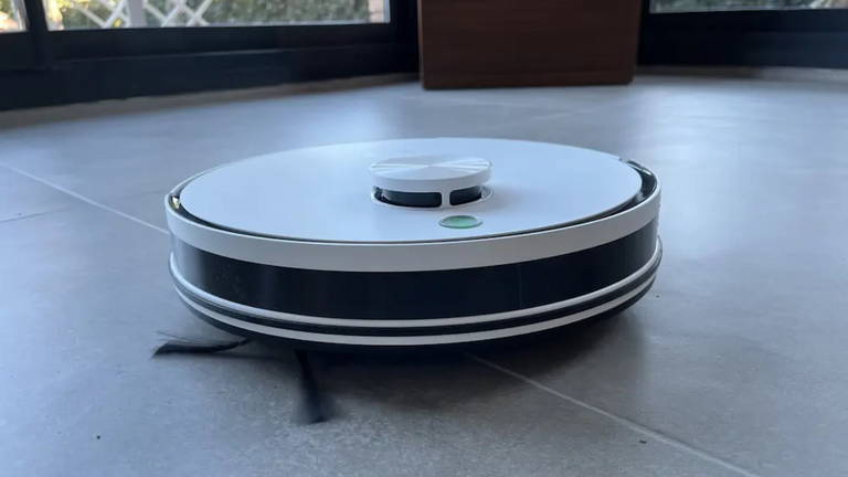 Puede funcionar 3 horas y se vacía solo: por poco más de 100 euros este robot aspirador ofrece características premium a precio popular