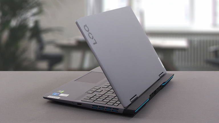 Una NVIDIA RTX 5060, 32 GB de RAM y un SSD de 1 TB: este portátil gaming de Lenovo es una bestia que por tiempo limitado tiene 300 euros de descuento