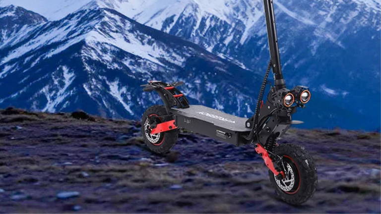 Potencia máxima y autonomía brutal: este patinete eléctrico vuela hasta 45 km/h con batería de larga duración