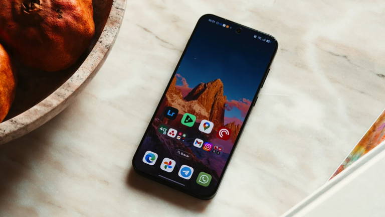 Un gama alta desconocido que a nosotros nos encanta y que tiene descuentazo, cámaras top y 7000 mAh