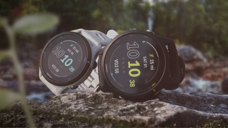 Si corres de verdad, este reloj te interesa: Garmin Forerunner 255 con métricas avanzadas, batería para días y con descuentazo
