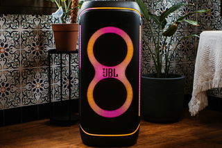 He metido un altavoz de 30 kilos en mi salón y ahora no sé vivir sin él: análisis del JBL PartyBox 720