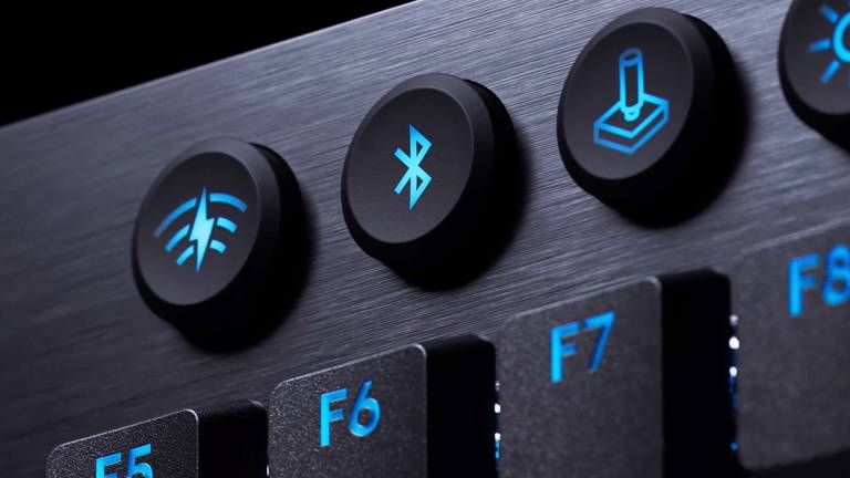 Logitech rebaja uno de sus teclados gaming inalámbricos más premium: de 269 a 99 euros
