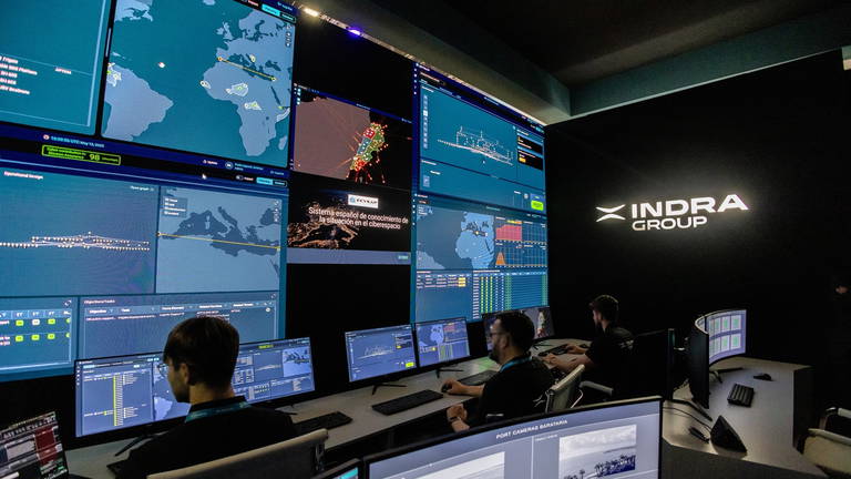 Indra exhibe en el World Defence Show su apuesta por la defensa multidominio con IA, drones y satélites