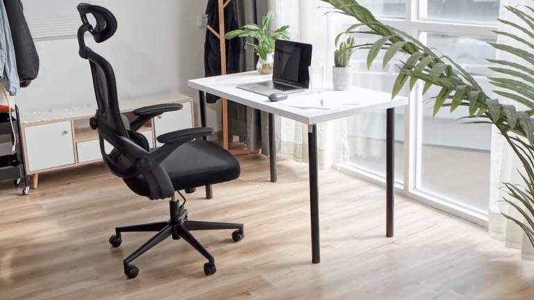 La silla de oficina que cambia las jornadas largas: respaldo alto, malla transpirable y buen precio