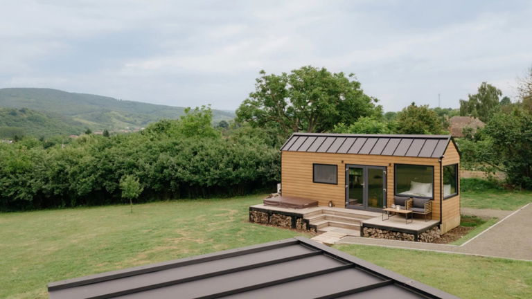 La casita prefabricada más modesta es también increíblemente espaciosa por dentro